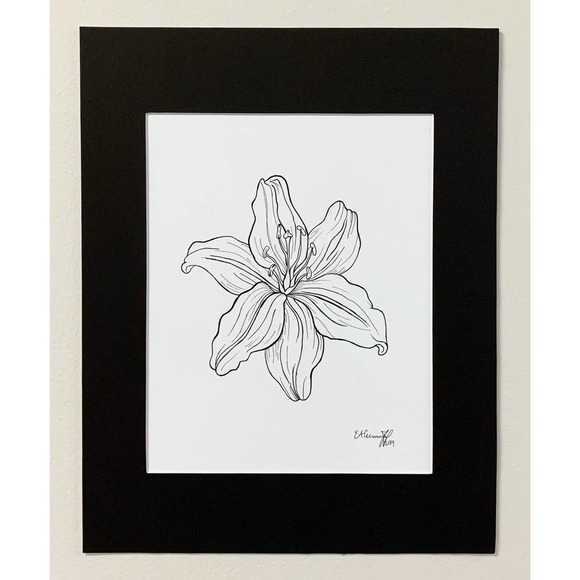 Lily Flower Print | Lily Floral Print | Minimalist Floral Art Print - Picture 3 of 3